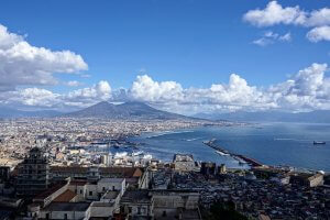 Napoli جو شهر. تصوير: Zsolt Cserna، Unsplash.